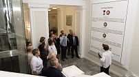Директора школ посетили с экскурсией региональный парламент