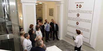 Директора школ посетили с экскурсией региональный парламент