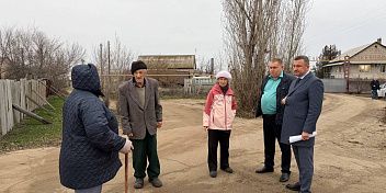 Михаил Струк провёл выездной приём граждан в Дубовке в рамках декады приёмов «Единой России»
