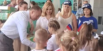 В Тракторозаводском районе прошла благотворительная акция «Собери ребёнка в школу»
