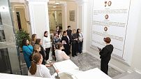 Региональный парламент посетили с экскурсией учителя информатики
