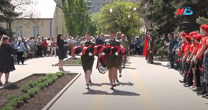 На юге Волгограда прошел митинг памяти о защитниках Родины