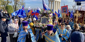 Волгоград отметил День народного единства крестным ходом и праздничным митингом