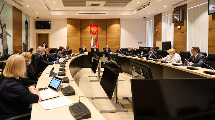 Волгоградские парламентарии рассмотрели доклад детского правозащитника за 2021 год
