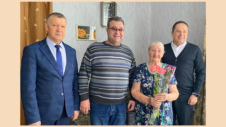 Юрий Марамыгин передал поздравления с женским днем