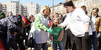 Экосовет заложил яблоневый сад в честь Года единства народов России