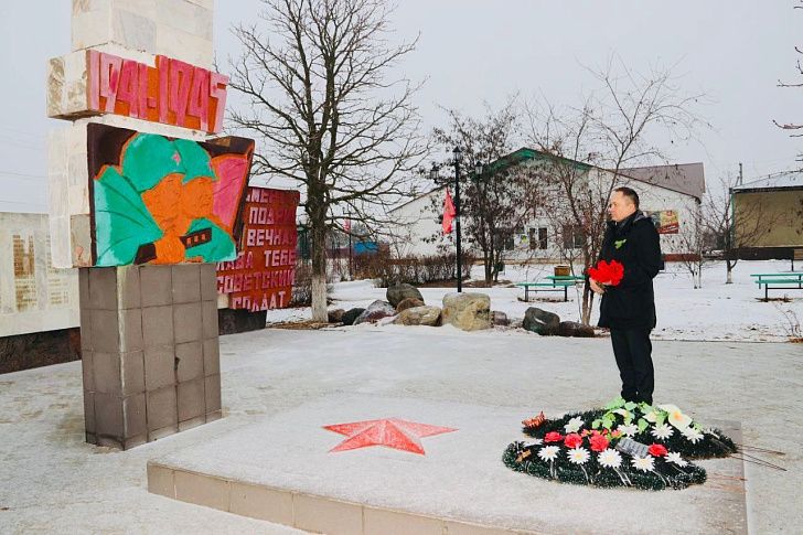 Юрий Марамыгин почтил память павших героев Сталинградской битвы 