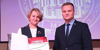 Земля с Мамаева кургана и книга «Сталинград. Без срока давности» переданы участникам патриотического проекта в Москве