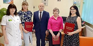 Депутат Волгоградской областной Думы Олег Дмитриев поздравил медицинских работников детской поликлиники № 3 с профессиональным праздником