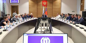 Законодатели встретились с участниками проекта «Сталинградский призыв» 