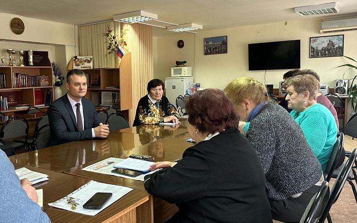 Евгений Кареликов продолжает встречаться с ветеранскими организациями города Волгограда