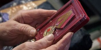 Ветеранам вручили юбилейные медали 