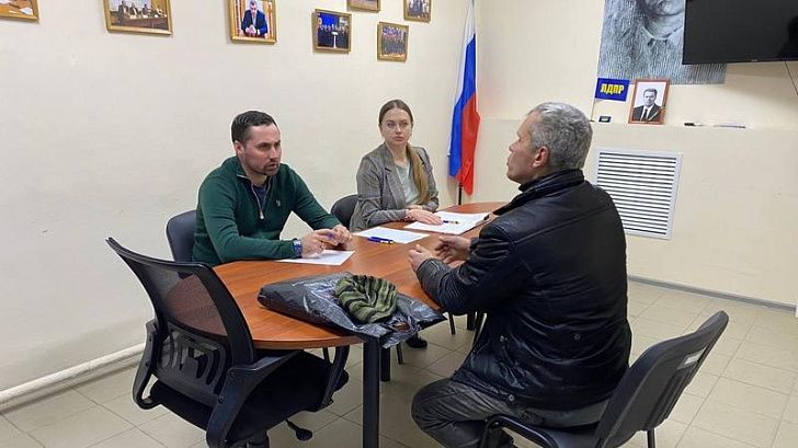  Депутат Волгоградской областной Думы провел прием граждан в региональном штабе ЛДПР