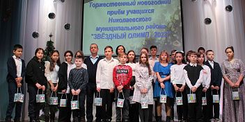 Сергей Булгаков поздравил школьников заволжских районов с наступающим Новым годом