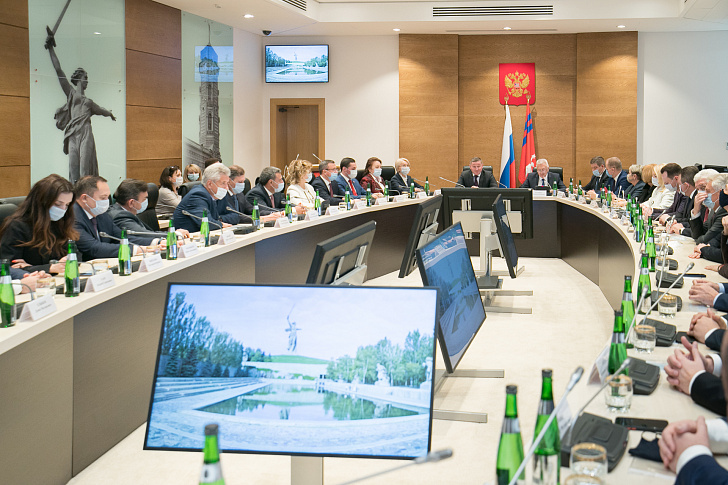 Губернатор провел встречу с депутатами областной Думы