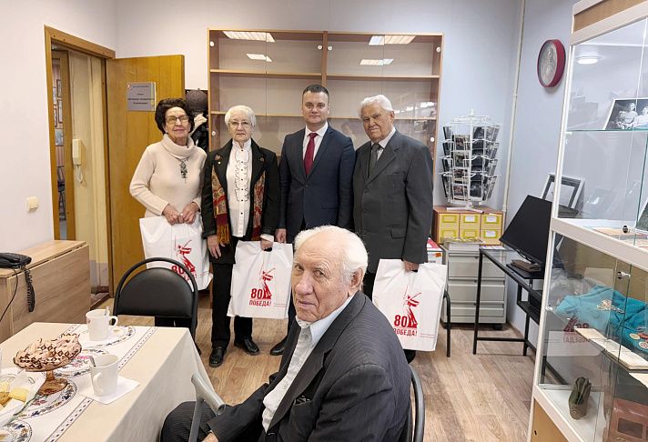 Евгений Кареликов встретился с жителями осажденного Сталинграда 