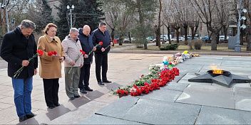 Депутаты фракции КПРФ Волгоградской областной Думы почтили память погибших в «Крокус Сити Холле» 