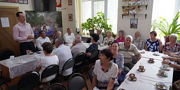 Представителям старшего поколения - особое внимание