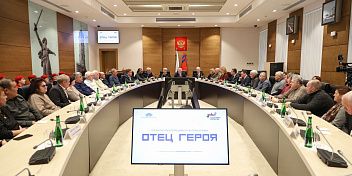 В Волгоградской областной Думе открылась мультимедийная выставка «Отец Героя»