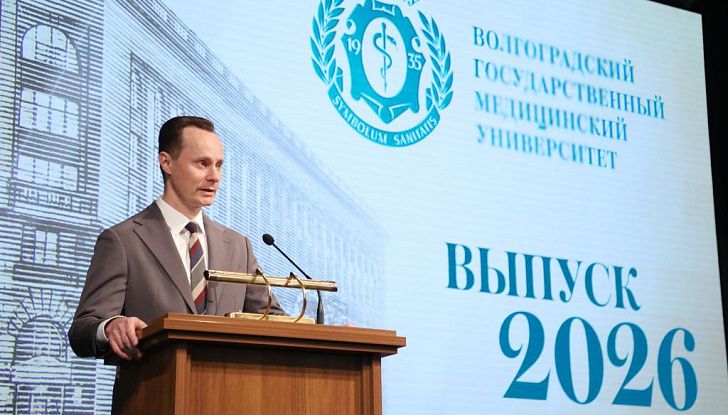 «И никогда не отказывать в помощи»: в ВолгГМУ прозвучала первая в этом году клятва выпускников