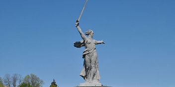 Из Волгоградской области в зону СВО переданы автомобили и специализированная техника