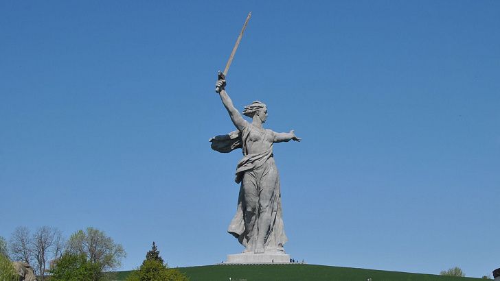Из Волгоградской области в зону СВО переданы автомобили и специализированная техника