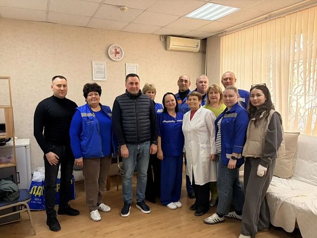 Депутаты поздравили работников скорой медицинской помощи с профессиональным праздником
