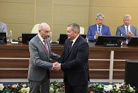 Андрей Бочаров вручил награды спасающим жизни донорам и врачам центра трансплантологии