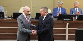 Андрей Бочаров вручил награды спасающим жизни донорам и врачам центра трансплантологии