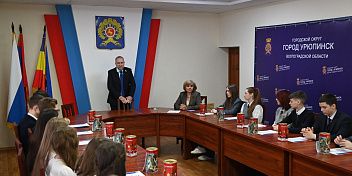 Александр Чечуров провел традиционную встречу с одаренными детьми и молодежью