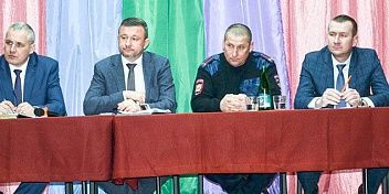 Михаил  Струк  принял участие  в сходе жителей поселка Куйбышев 