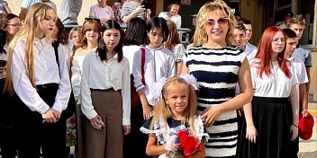 Татьяна Бухтина поздравила школьников города Волжского с Днем знаний