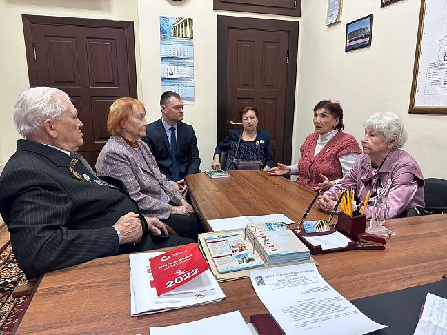 Евгений Кареликов провел встречу с членами Волгоградской общественной организации ветеранов «Дети Сталинграда»