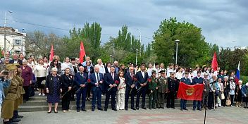 У монумента защитникам Сталинграда в Тракторозаводском районе прошел памятный митинг