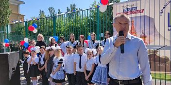Для выпускников средней  школы №13 Тракторозаводского района прозвенел последний звонок