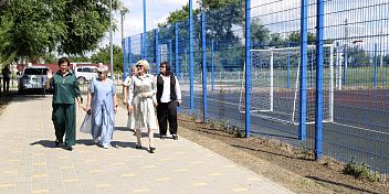 Депутаты облдумы посетили обновленную Ольховскую среднюю школу