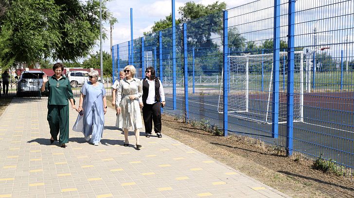 Депутаты облдумы посетили обновленную Ольховскую среднюю школу