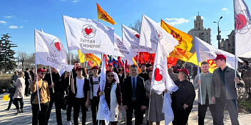 Партия пенсионеров митингует в честь годовщины независимости ДНР