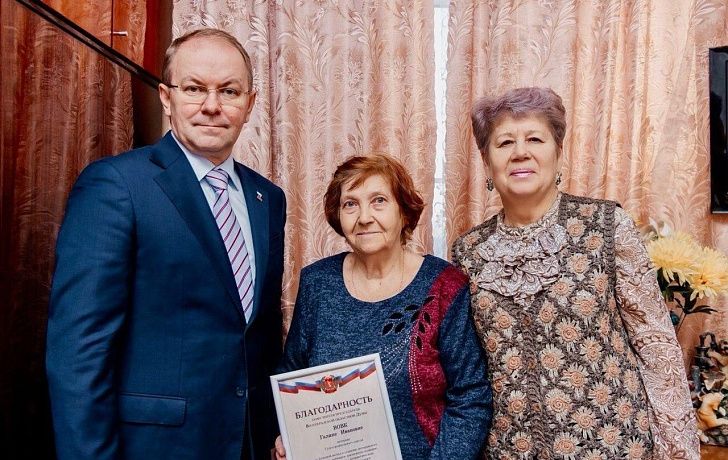 Дмитрий Калашников поздравил жителей своего округа с юбилеем