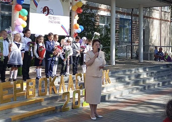 Депутаты-коммунисты поздравили школьников и студентов с Днем знаний