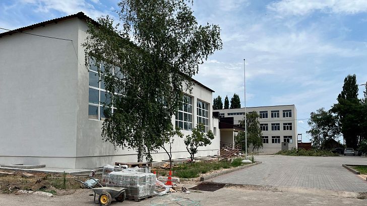 Капитальный ремонт двух школ Дубовского района выходит на завершающую стадию