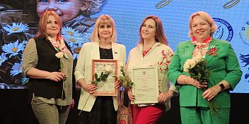 «Родина за жизнь»: в Волжском в День семьи чествовали женщин, чьи мужья и сыновья выполняют боевые задачи в зоне СВО