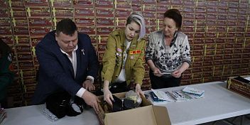 Руководитель фракции КПРФ облдумы Тамара Головачева приняла участие в сборе новогодних подарков для участников СВО