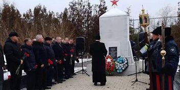 Сергей Булгаков почтил память защитникам отечества на острове Людникова