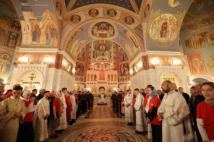 Православные жители Волгоградской области встречают Светлую Пасху