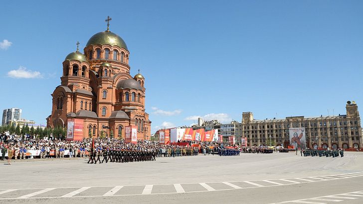В честь юбилея Великой Победы: в Волгоградской области состоялся торжественный парад
