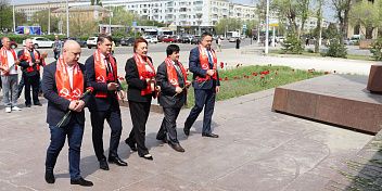 Сталинградские коммунисты почтили память В. И. Ленина