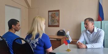Накануне Дня молодёжи Игорь Романов провел прием граждан в Тракторозаводской местной общественной приёмной