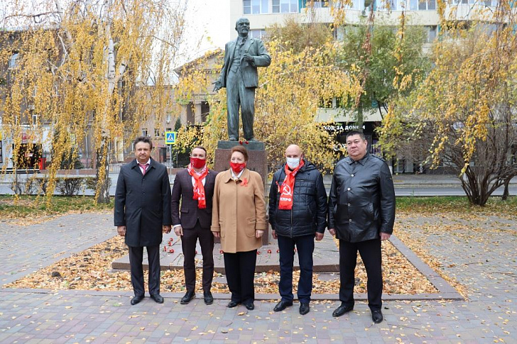 Депутаты-коммунисты Волгоградской областной Думы отметили 104-ю годовщину Октябрьской революции 