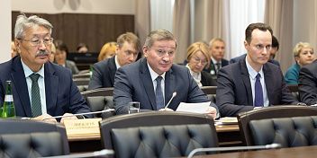 Как будет развиваться волгоградское здравоохранение: Андрей Бочаров провел стратегическую сессию